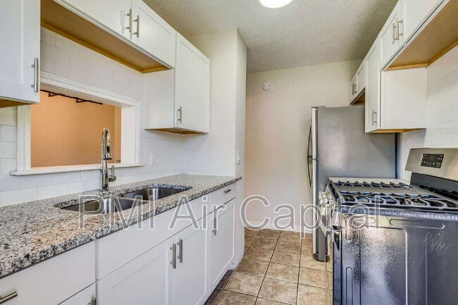 Building Photo - 6417 E Cottonwood Ln