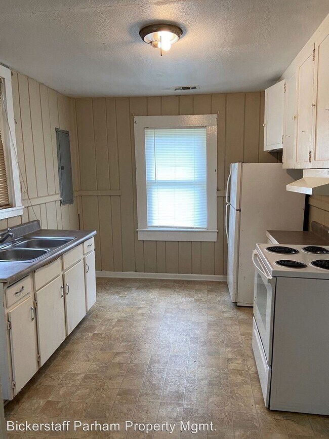 Building Photo - 2 br, 1 bath House - 2406 Clover Lane