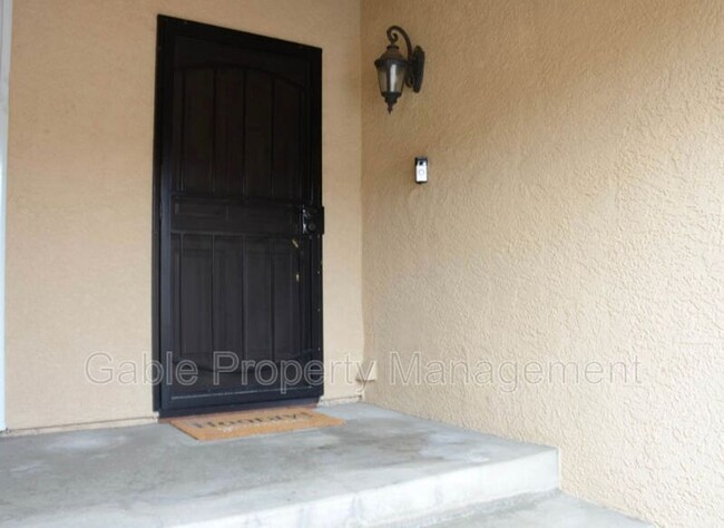 Foto del edificio - 28341 Seco Canyon Rd