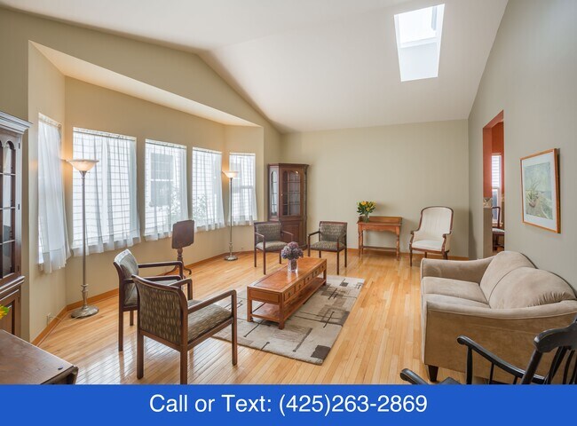 Foto del edificio - 12044 Roosevelt Way NE