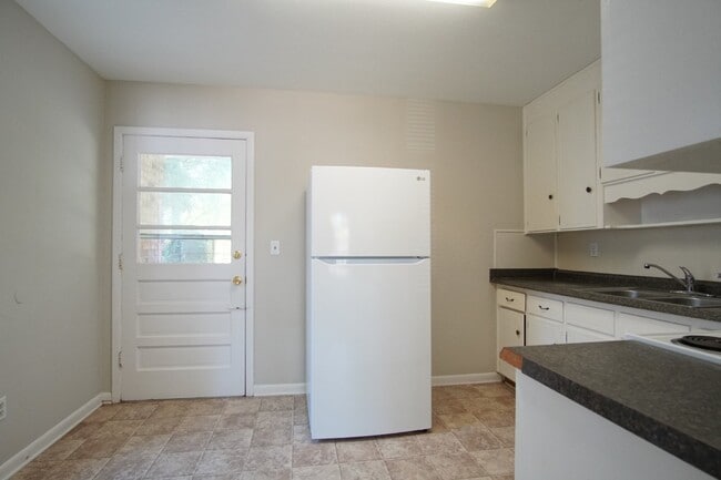 Building Photo - Charming 2-Bedroom Duplex Near UWF, I-10 &...