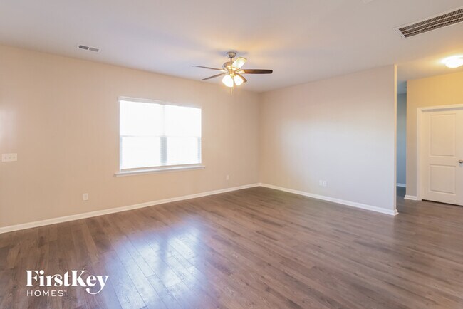 Building Photo - 495 Sanctuary Park Dr
