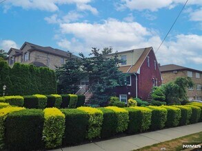 Building Photo - 440 Hillcrest Pl