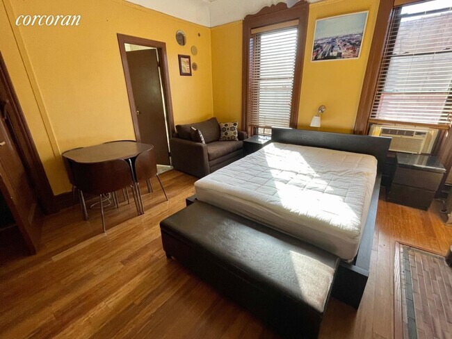 Foto del edificio - 994 Park Pl