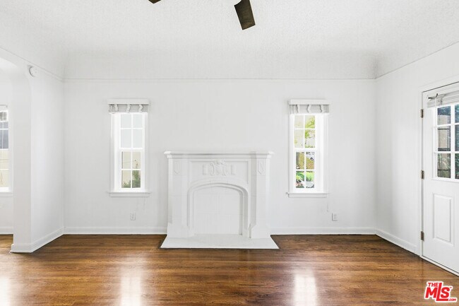 Foto del edificio - 1357 Cloverdale Ave