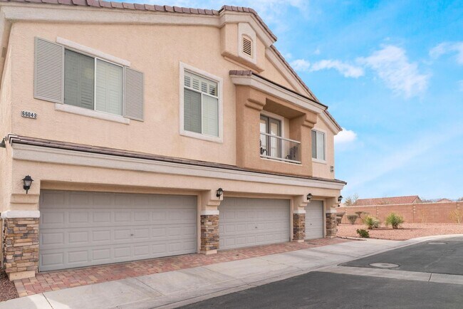 Building Photo - 6604 Lavender Lilly Unit 3