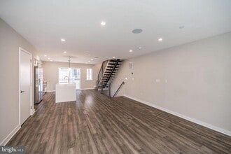 Building Photo - 1442 Hope St