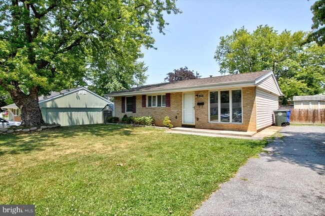 Building Photo - 285 Pinoak Dr