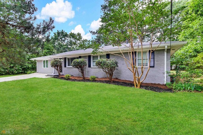 Foto del edificio - 8145 Connally Dr