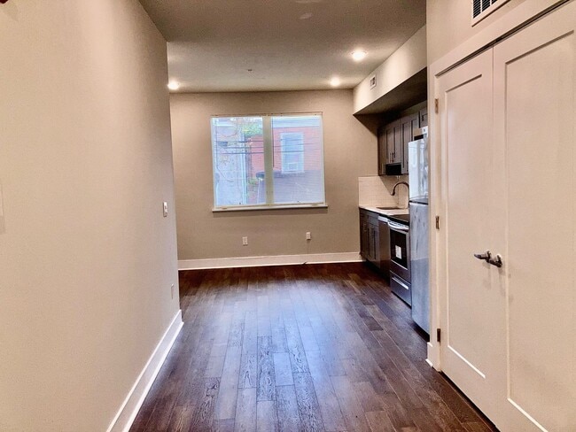 Building Photo - 5419 Pine St