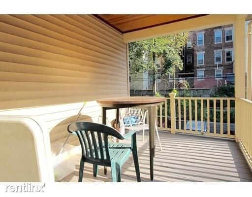 Foto del edificio - 4 br, 2 bath  - 45 Radnor Rd # 2