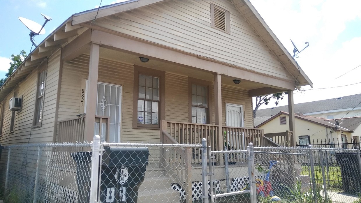 Primary Photo - 8819 Olive St