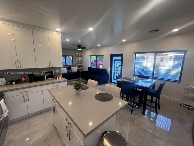 Foto del edificio - 2048 NW 99th Terrace