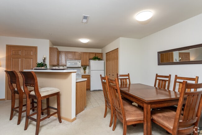 2BR, 2BA - Lower _ Interior - Whispering Ponds Apartments