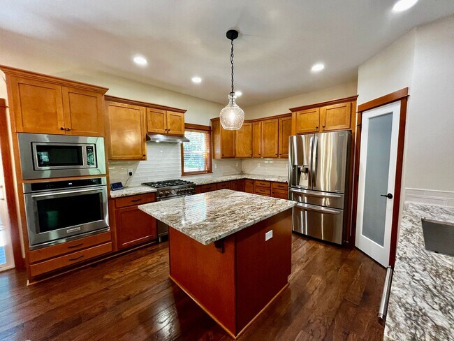 Foto del edificio - Quality PNW Poulsbo Home on 5 Acres, Close...