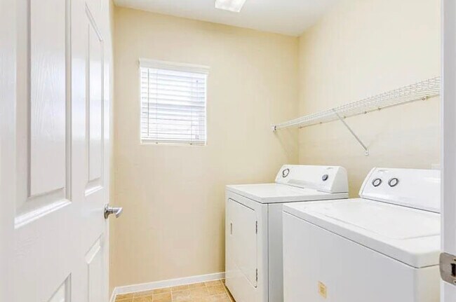 Building Photo - 8989 Lily Touchstone Ct