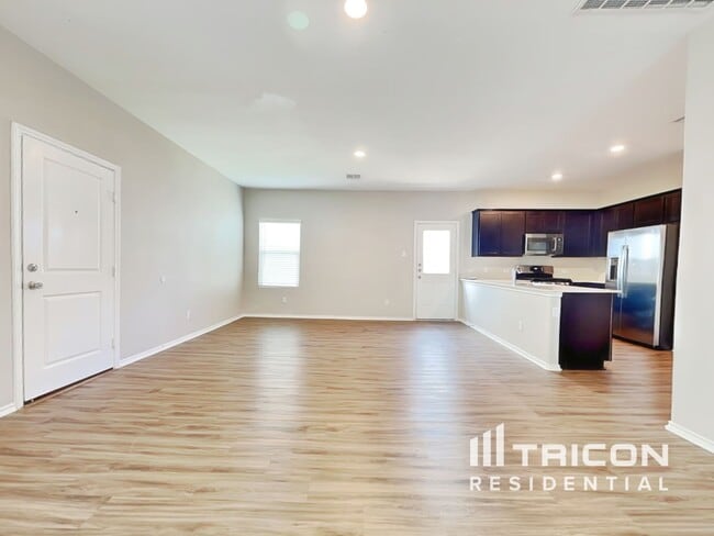 Building Photo - 217 Mica Trl