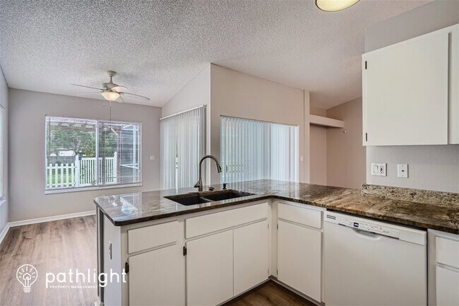 Foto del edificio - 10495 Bradford St