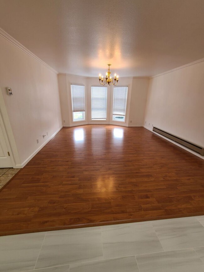 Foto del edificio - VIDEO Updated big apartment in the heart o...