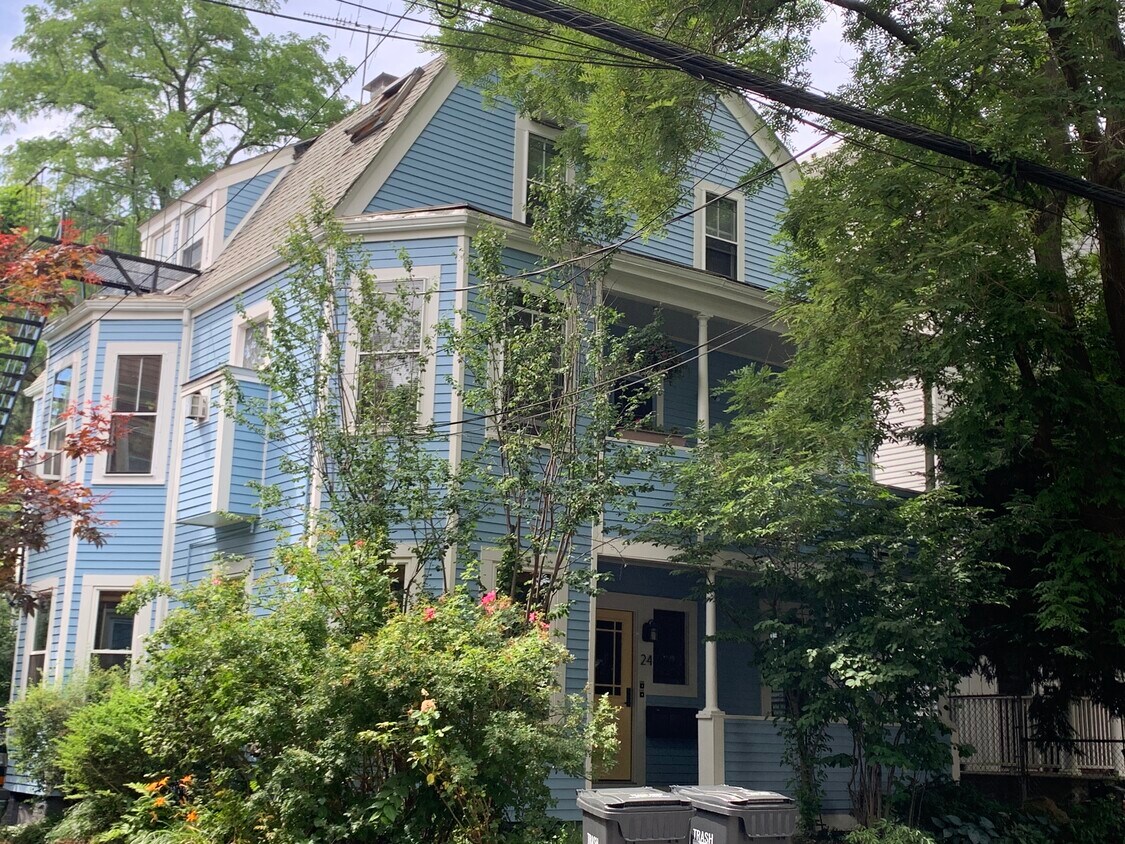 Primary Photo - 24 Leonard Ave