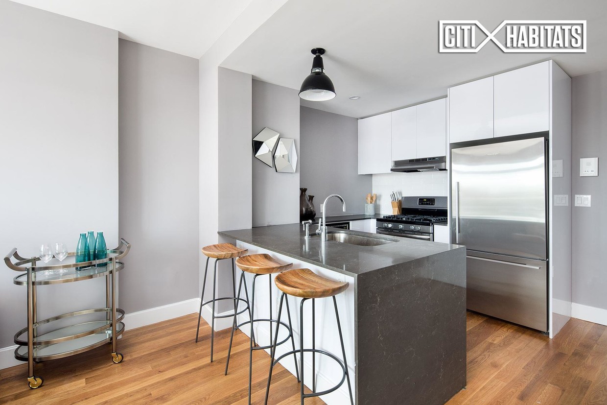 Foto principal - 781 Metropolitan Ave