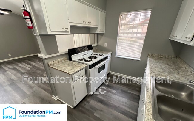 Foto del edificio - 4446 Yale Rd