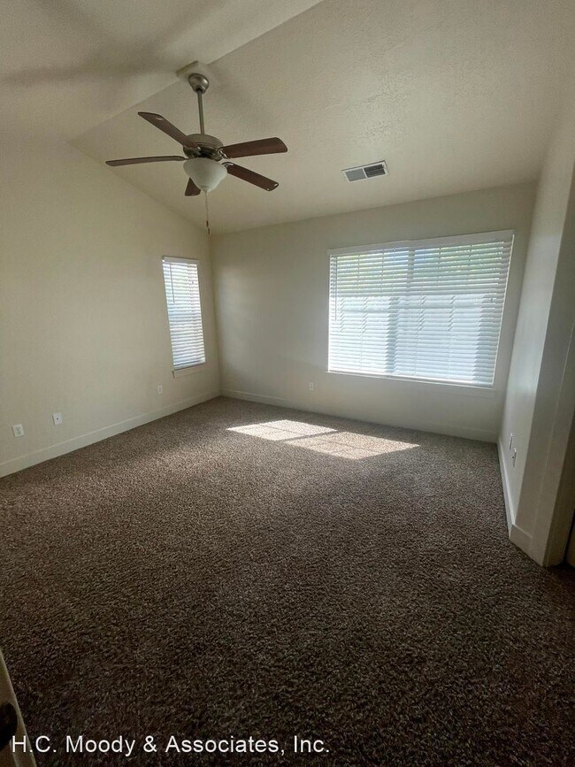 Building Photo - 4 br, 2.5 bath House - 895 Independence Ave.