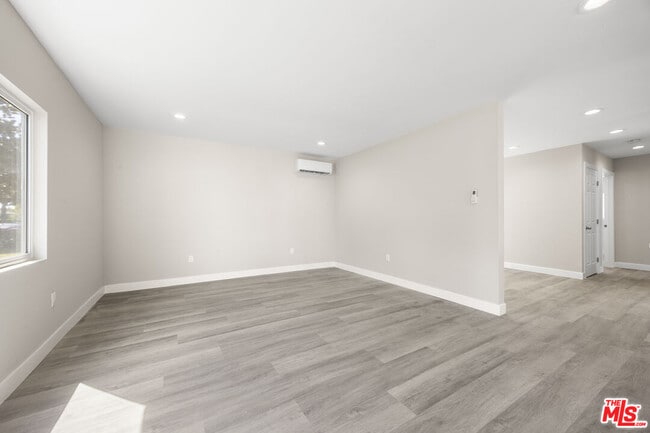 Foto del edificio - 121 W Elm Ave