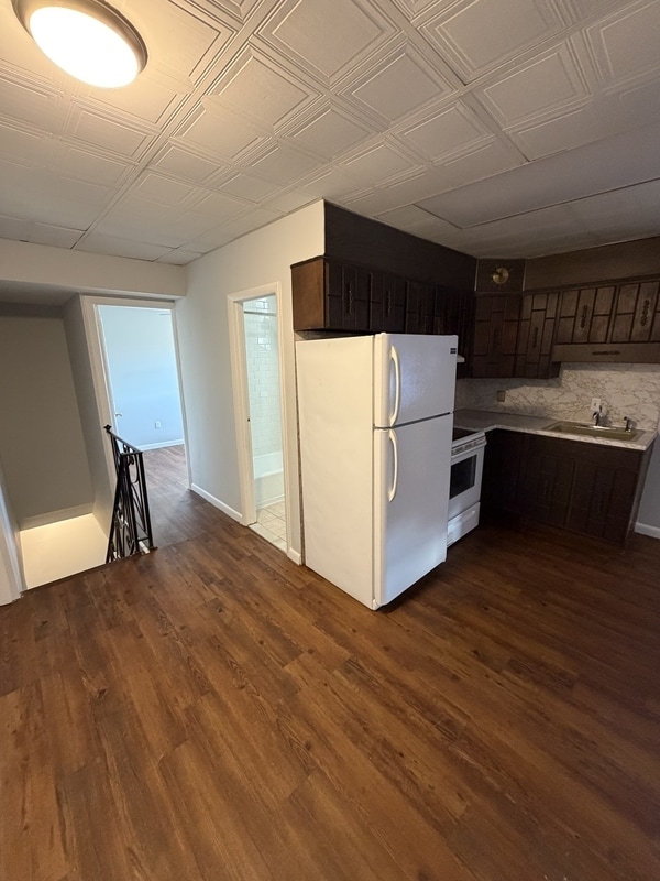 Building Photo - 2649 S Darien St