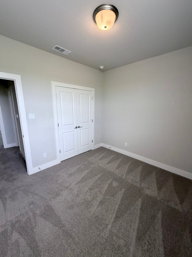 Foto del edificio - 219 Pinnacle Ln
