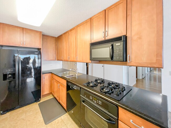 Building Photo - 9655 Woods Dr
