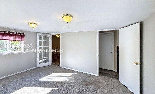 Foto del edificio - 4790 Beaucroft Ct