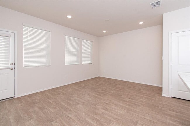 Building Photo - 201 Varner Way