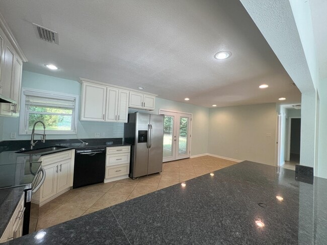 Building Photo - 1207 Sunshine Dr