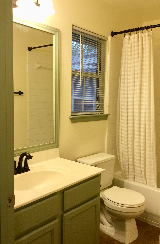 Building Photo - 9109 Georgian Dr