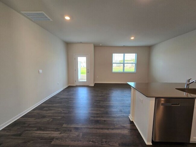 Foto del edificio - 471 Belgian Red Wy