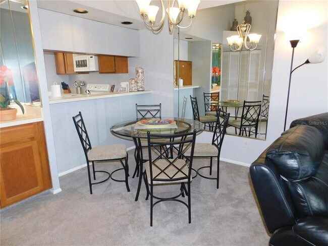 Building Photo - 270 Woodlake Wynde