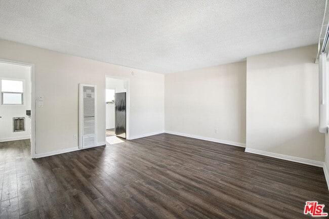 Foto del edificio - 8924 Van Nuys Blvd