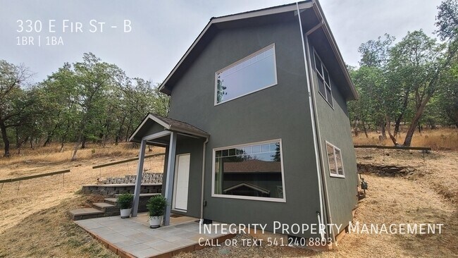 Building Photo - 330 E Fir St