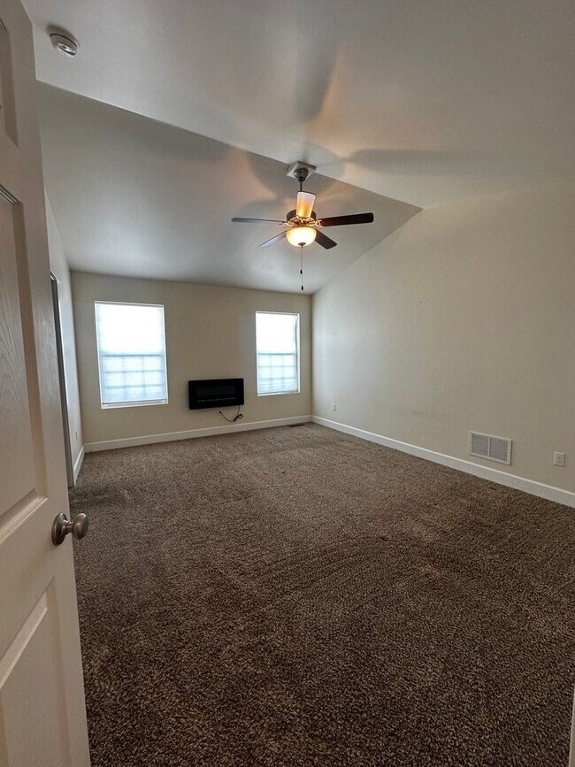 Building Photo - 3 bedroom 2 bath in Meadowlark Subdivision