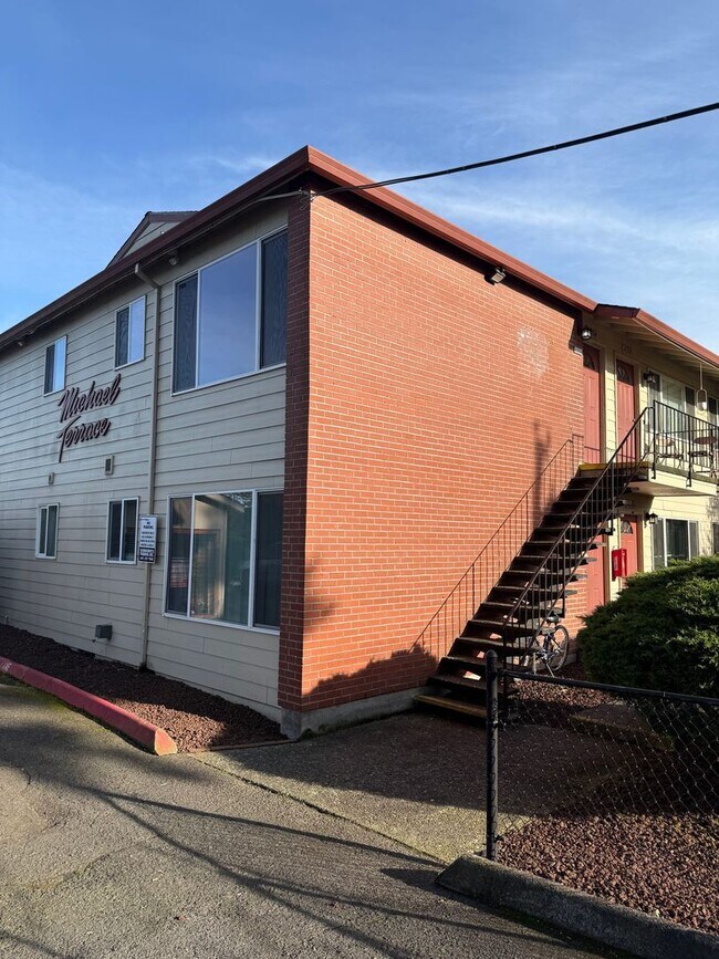 Building Photo - 4202-4224-4224 SE 58th Ave