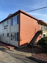 Building Photo - 4202-4224-4224 SE 58th Ave