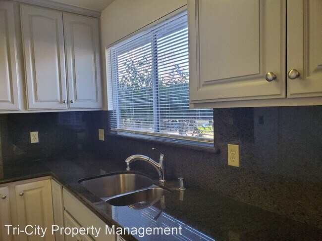 Building Photo - 3 br, 1.5 bath House - 42965 Corte Verde