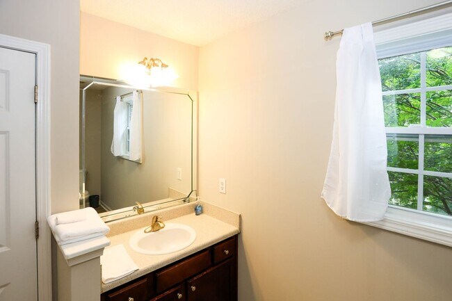 Building Photo - 7116 Blairs View Dr