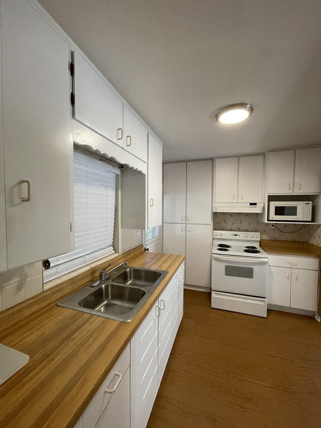 9 E Steele St, Orlando, FL 32804 House Rental in Orlando, FL