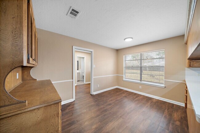 Foto del edificio - 1104 Hillcrest Dr