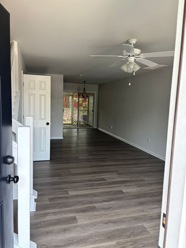 Building Photo - 122 Hornby Cir