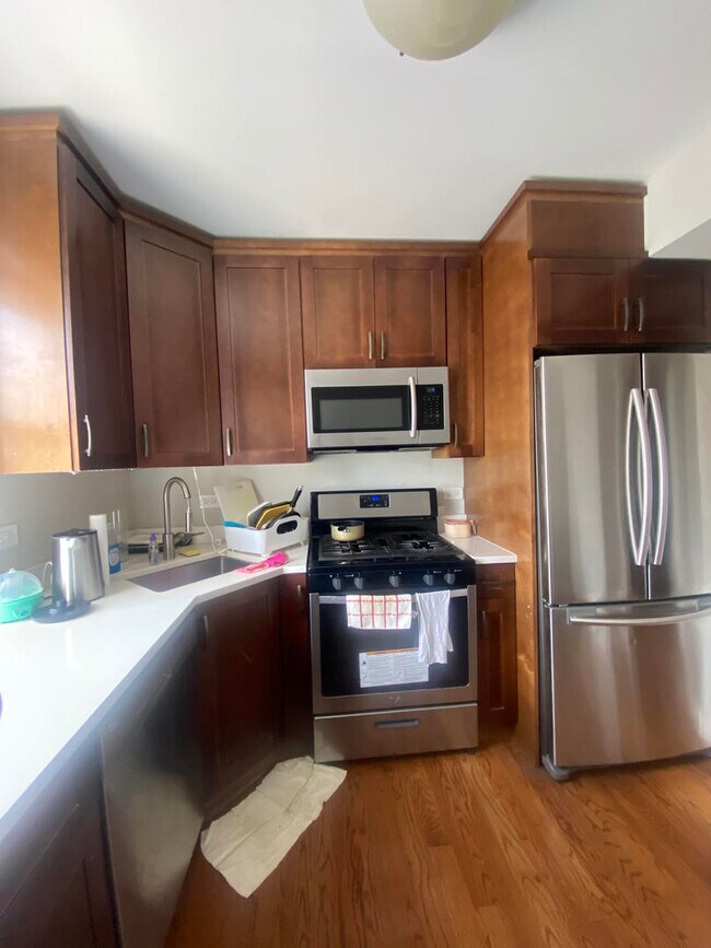 Foto del edificio - 6433 N Albany Ave