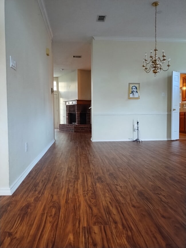 Building Photo - 5609 Stonehenge Dr