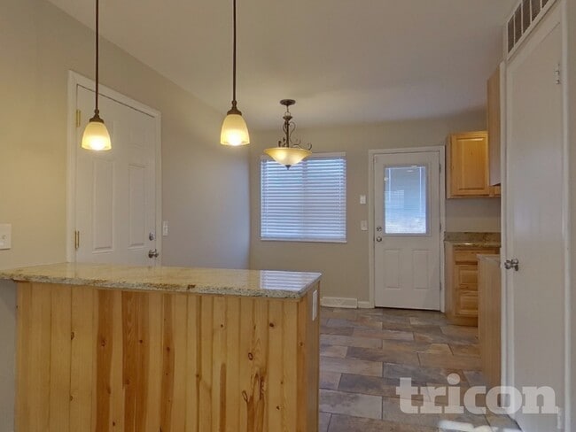 Building Photo - 10435 W 107th Pl